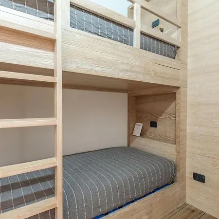 Elegant 3 Bedroom Apartment, 아파트