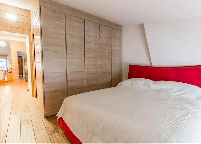 Apartment Elegant 3 Bedroom Apartment,