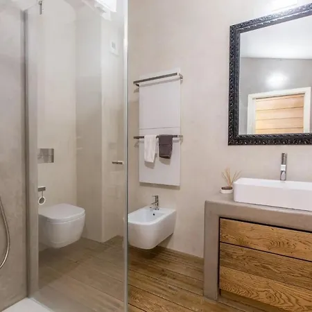 Elegant 3 Bedroom Apartment, Apartament