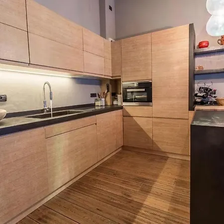 Elegant 3 Bedroom Apartment, Apartament