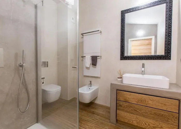 Elegant 3 Bedroom Apartment, 公寓